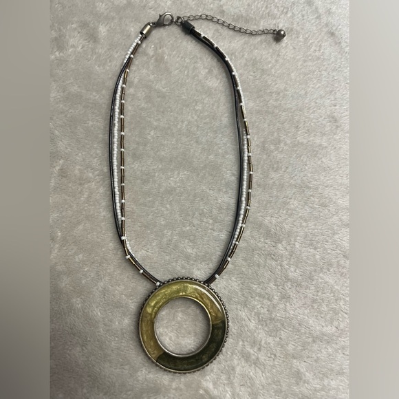 KC Kenneth Cole triple strand choker necklace with resin pendant - Picture 3 of 7